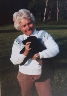 photo of Katharine Simonds with a black lab puppy